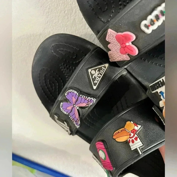 Crocs Adult Classic Sandal with charms size 9 - Picture 2 of 5